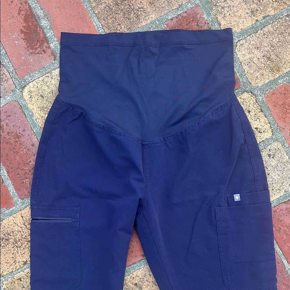 FIGS scrubs maternity pant